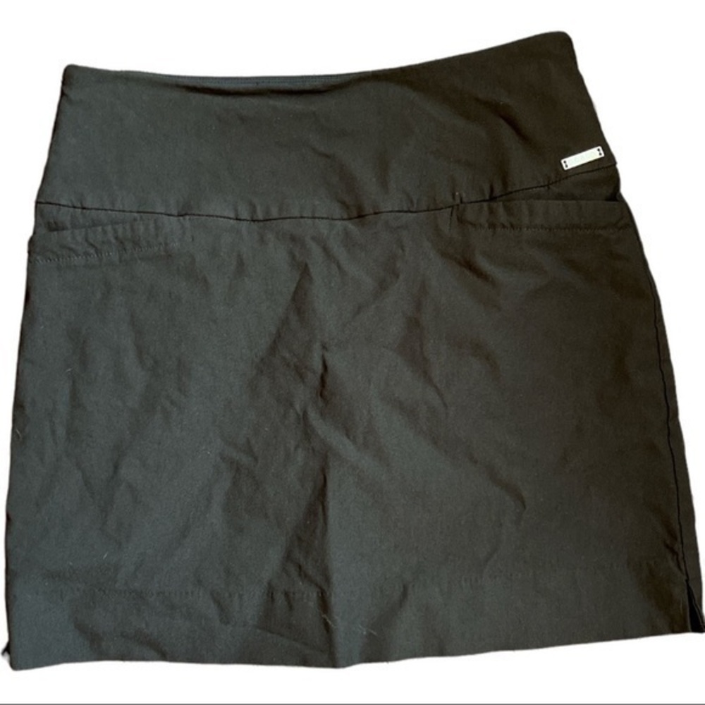 S.C. & CO. Size medium black skort (skirt worn shorts built in) front pockets